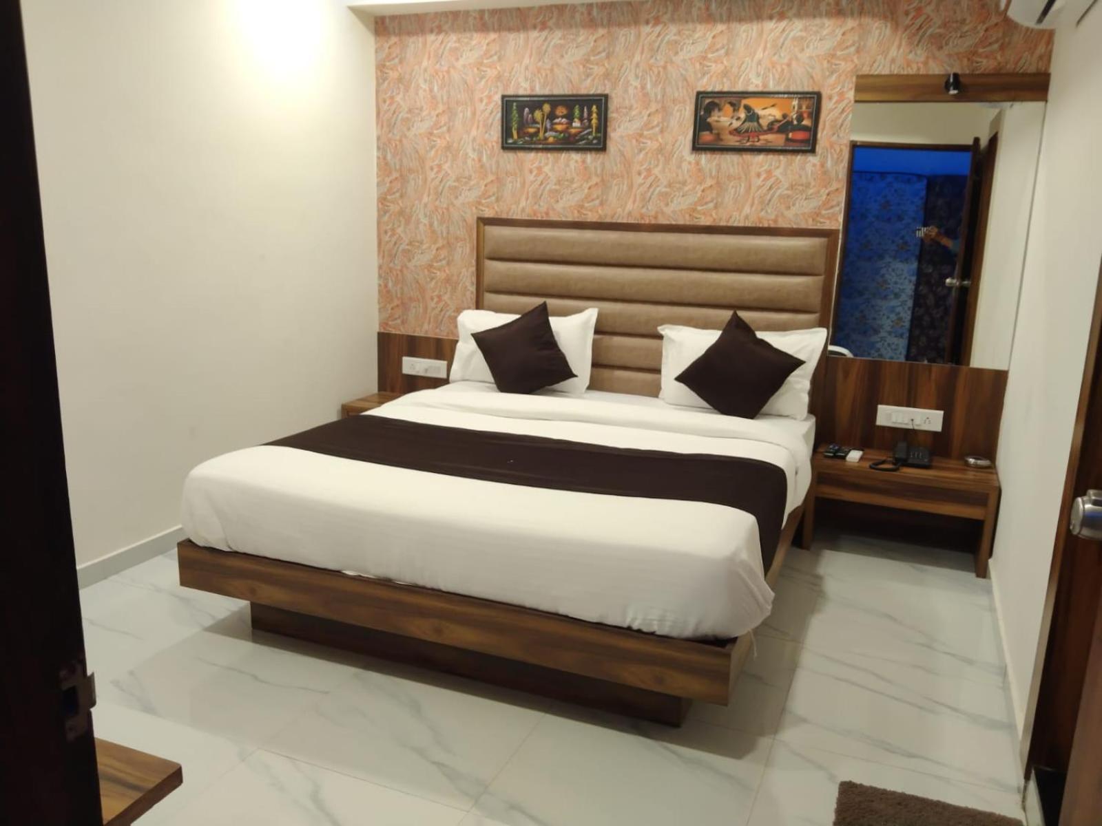 Hotel Sun Shine Ahmedabad Exterior photo